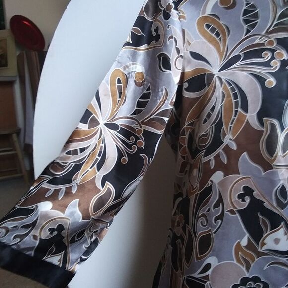Violet&Claire Satin Floral Tunic Style Blouse Size L - Picture 5 of 10